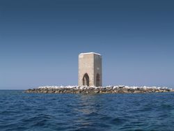 멜로리아는 1284년 젠노바가 피사를 상대로 승리한 해전의 무대이다.