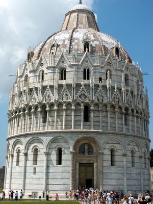 14세기에 건축된 피사 세례당