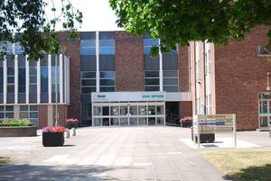 2010년에 촬영된 시빅 오피스 건물, 확장 및 공공 서비스 플라자로 명칭 변경 이전