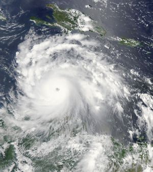 9월 2일 히스파니올라 남쪽에서 급격하게 강화되는 허리케인 펠릭스