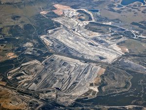 글렌코어가 운영하는 레이번스워스 노천 탄광 채굴 작업