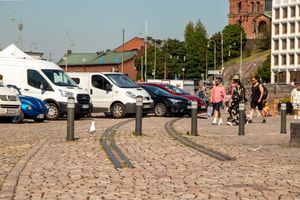 카타야노카로 가는 화물 수송에 사용되었던 버려진 철로가 오늘날까지 보존되어 있다.