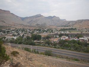 헬퍼 시가지 전경, 저수지 거리에서 촬영