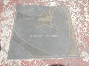 모레노의 동판. 2014년 3월에 그가 설립한 GMA 네트워크 센터의 명예의 전당에 있다.