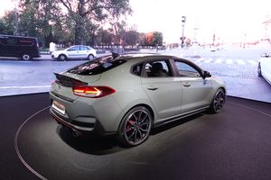 현대 i30 Fastback N 후측면