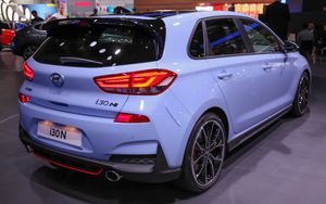 현대 i30 N 후측면