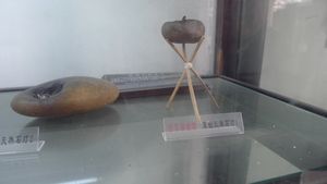 쿤산, 쑤저우의 치엔덩 천등 박물관에 있는 신석기 시대 석등