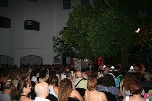 시 낭송 행사 '여름 밤을 위한 시와 노래'.