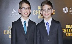 주인공 스루릭/유레크 역을 맡은 카밀 트카츠와 안제이 트카츠