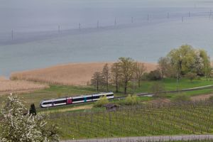 투르보 열차가 언터제 구간을 지나고 있다.