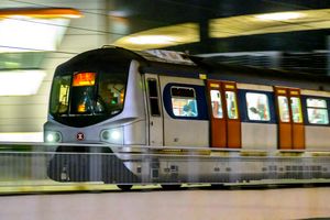 2022년 3월 31일, 정규 영업 운행 마지막 날 타이와이역을 출발하는 메트로 캠멜 전동차 E67-E114 편성