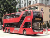 휠체어 접근성을 갖춘 저상 2층 버스