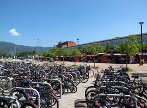 캄 셩 로드 역 자전거 주차장