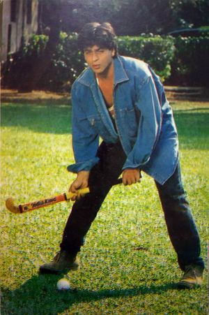 샤룩 칸은 대학 시절 하키 선수였다.