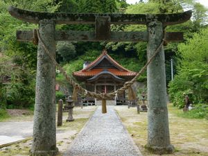 요도히메 신사의 도리이와 사전(카미무츠로)