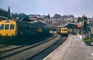 1970년대에 촬영된 역으로, 4개의 모든 플랫폼이 여전히 사용 중입니다.