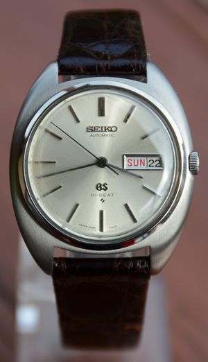 그랜드 세이코 자동 시계. 하이비트 무브먼트를 탑재한 모델이 있다.