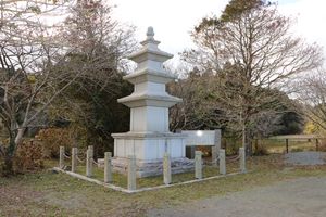 "사쓰마야키 400주년 기념 석탑"