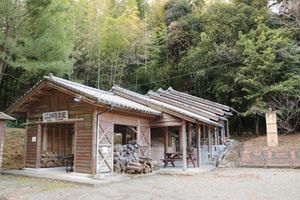 대한민국의 모룡산에서 채화된 불은 미야마의 400년 가마에 점화되었다