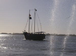 파토스 호수에서 열린 페스타 두 마르라는 시립 박람회에서 스쿠너