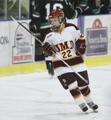 2010년 2월 27일 노스다코타대와의 경기에서 득점한 뒤 머레이 선수