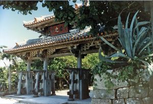 수리성 재건에 따라 색칠되기 전의 슈레이 문