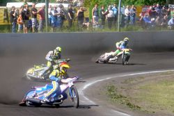 브로드사이딩으로 코너를 도는 레이서