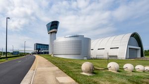 스티븐 F. 우드바 헤이지 센터 지상 모습 (2024년)