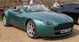 애스턴 마틴 V8 밴티지 로드스터(사전 업데이트)