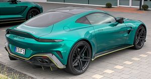 2024년형 애스턴 마틴 밴티지 후면