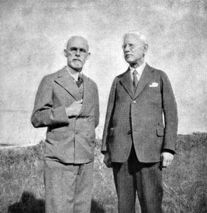 에드가르 드 왈(왼쪽)과 오토 예스페르센