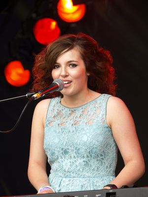 2010년 조세핀 반더 웨스트가 솔로 아티스트로 공연