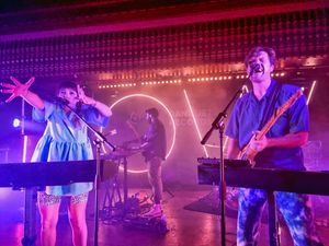 2022년 킹스턴 어폰 템스에서 공연하는 오 원더