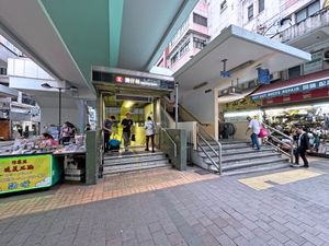 완차이역 A1 출구