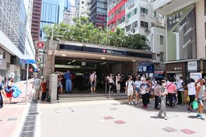 완차이역 A3 출구