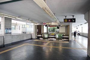 완차이역 A5 출구