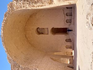 아르다시르 1세 궁전 입구의 웅대한 아치