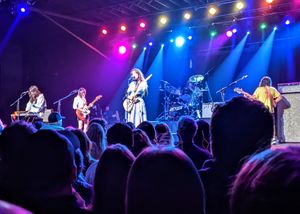 2022년 12월 6일 미국 미주리주 캔자스시티의 트루먼에서 공연하는 웨트 레그