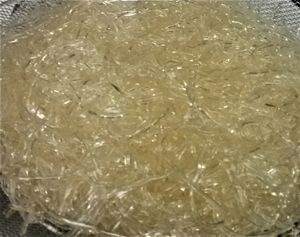 해동된 모조 상어 지느러미 덩어리