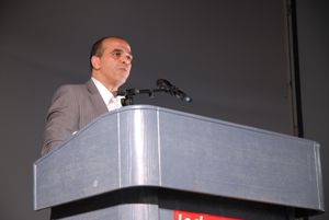 카데르 아리프}}