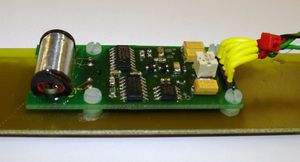 비동축식 플럭스 게이트 자력계. 벡터 자력계의 한 종류이다.