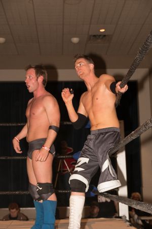 핸디캡 히어로즈 - 그레고리 아이언(왼쪽)과 고언 - 2014년 4월 인디 쇼에서