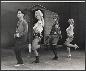 카니발! 무대 공연에서의 피에르 올라프, 제니퍼 빌링슬리 및 댄서들