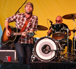 2010년 미네소타에서 공연하는 톰프슨