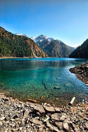 장해는 주자이거우에서 가장 높고, 크고, 깊은 호수이다.