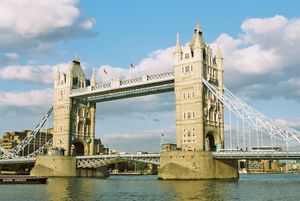 런던의 타워 브리지 근처에서 로케이션 촬영이 진행되었다.