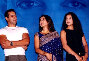 살만 칸, 라니 무케르지, 프리티 진타 (왼쪽부터)가 2000년 영화 초리 초리 춥케 춥케의 음반 발매 행사에 참석한 모습