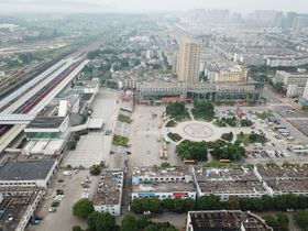 지안역 앞 풍경