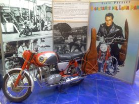 영화에 사용된 혼다 305 슈퍼호크 오토바이