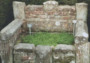 시싱허스트 성 정원(Sissinghurst Castle Garden), 영국 의 향긋한 허브 의자